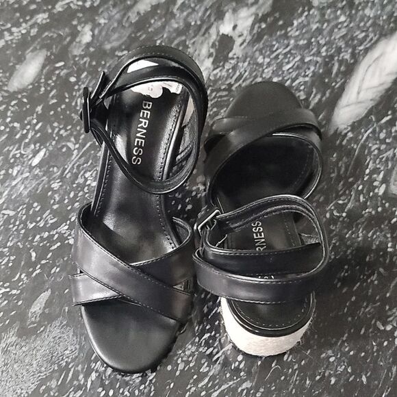BRAND NEW BERNESS EBBA CRISS-CROSS  BLOCK HEEL OPEN TOE  SANDAL G1 - Picture 9 of 16